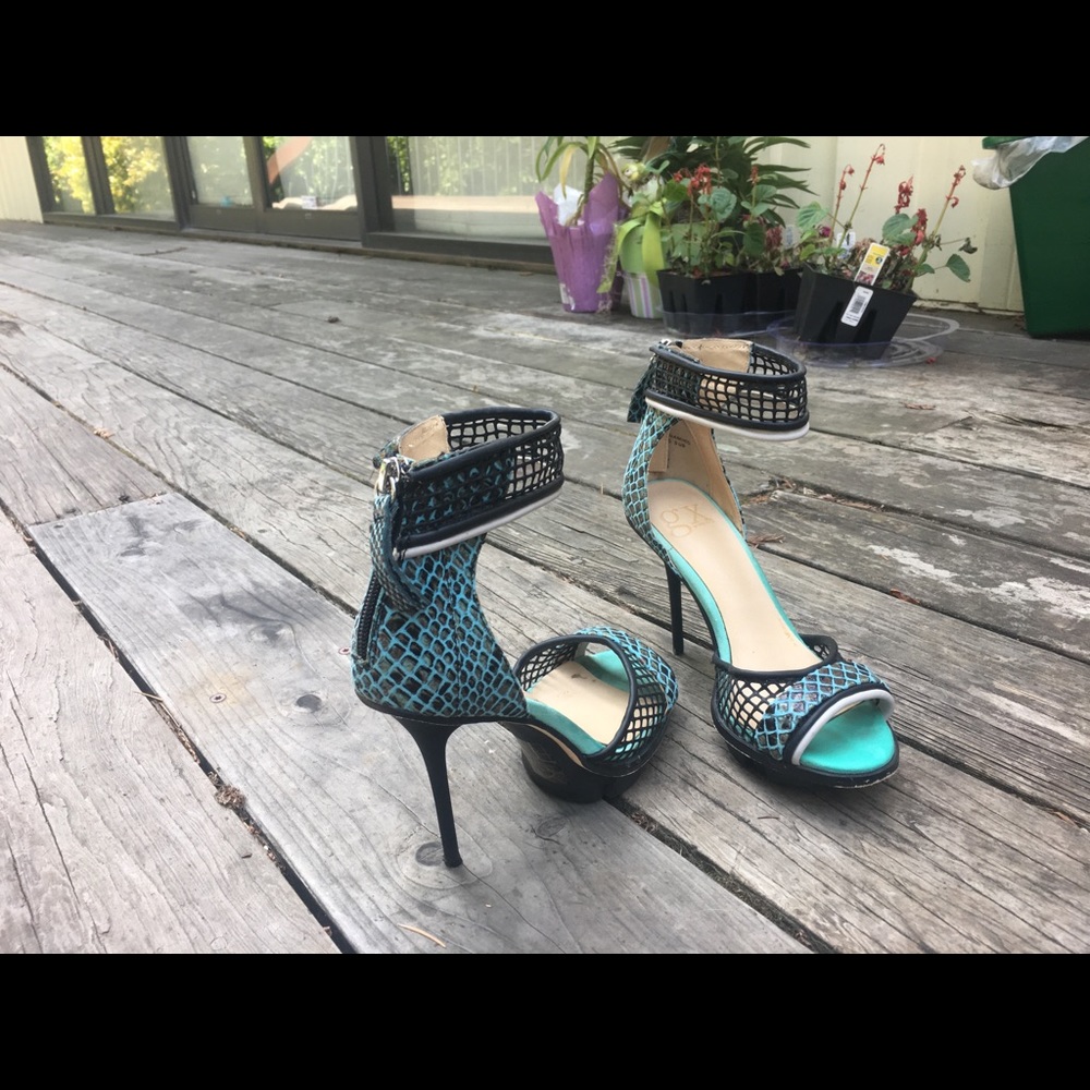 High heeled sandal with the ankle strap